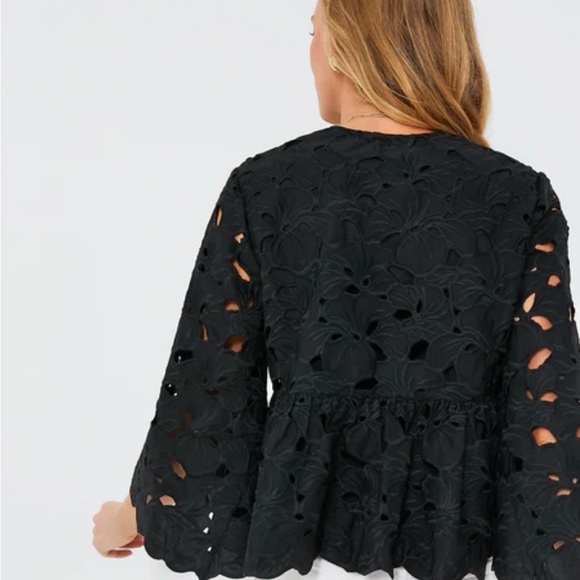 NWT Tuckernuck Eyelet Sylvie Blouse Medium - Picture 2 of 5